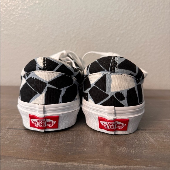 Vans Black & White Abstract Pattern Canvas Sneakers - Picture 4 of 6